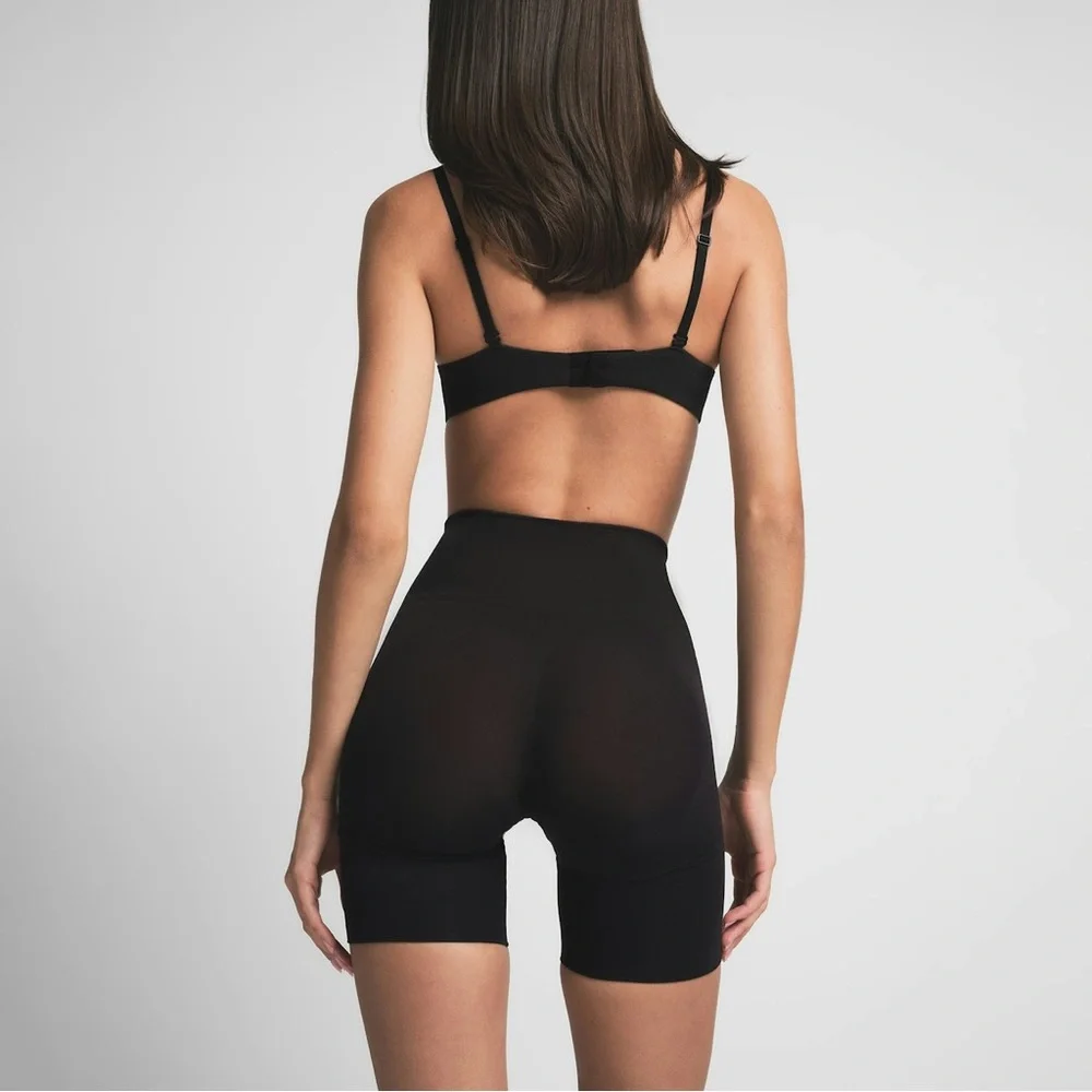 SKIMS Butt Lifting Shorts with Seamless Sculpt NWOT - Picture 2 of 9